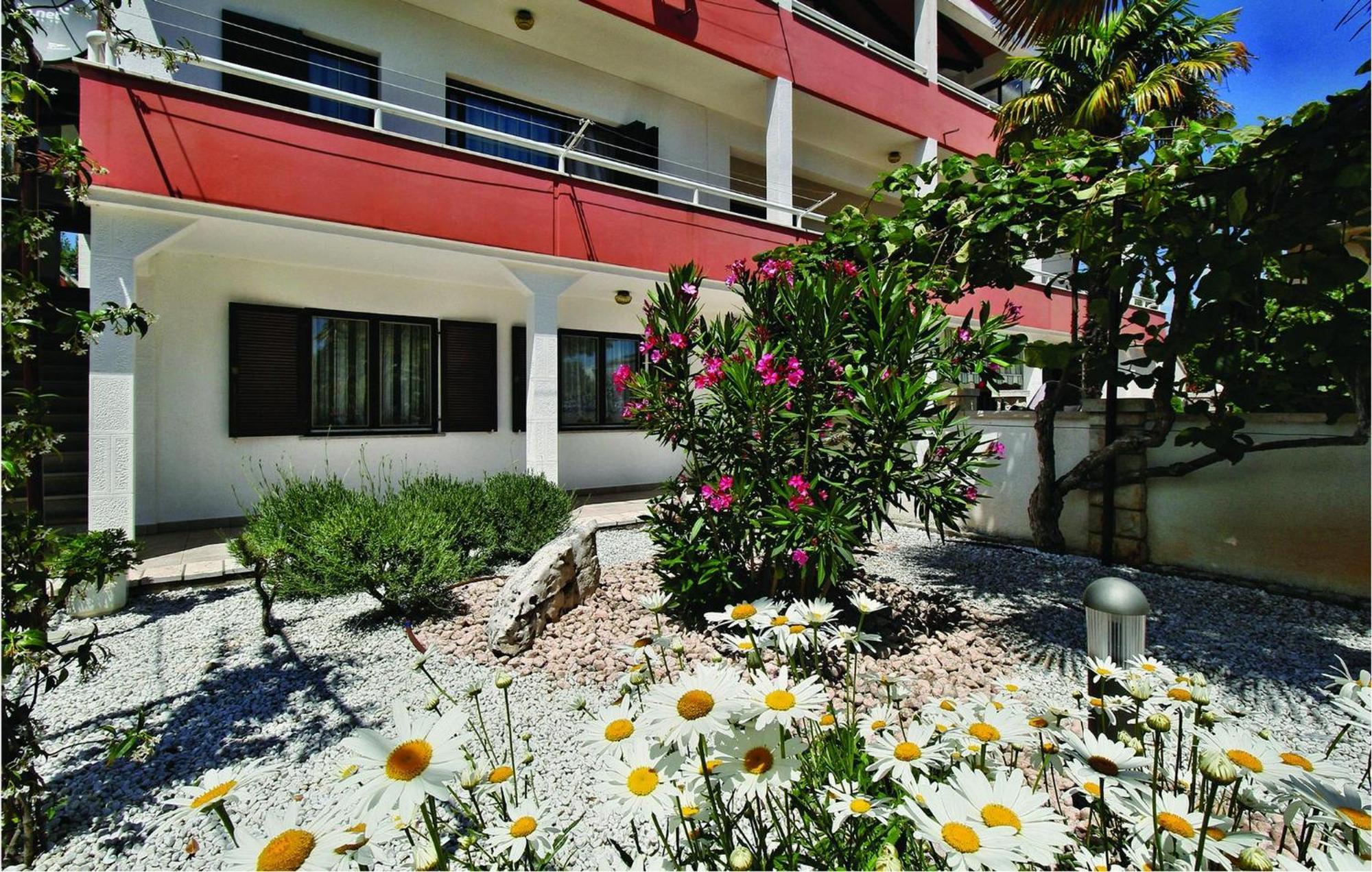 2 Bedroom Beautiful Apartment In Савудрия Екстериор снимка
